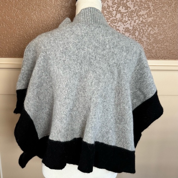 Vertigo Paris Gray and Black Poncho Sweater Size L - Picture 2 of 9
